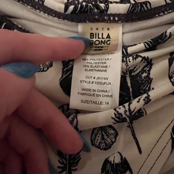 billabong 2 tops, 1 bottom - Picture 3 of 3